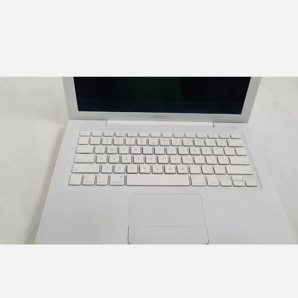 Apple MacBook 13inch Intel Core 2 Duo off-white laptop computer snow leopard